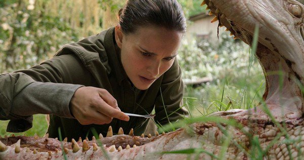 Annihilation-Movie-Photo-Natalie-Portman-Alligator