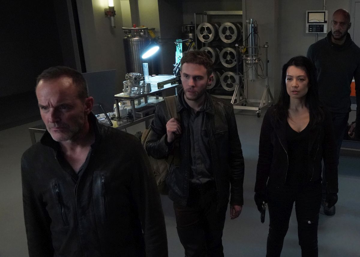 CLARK GREGG, IAIN DE CAESTECKER, MING-NA WEN, HENRY SIMMONS