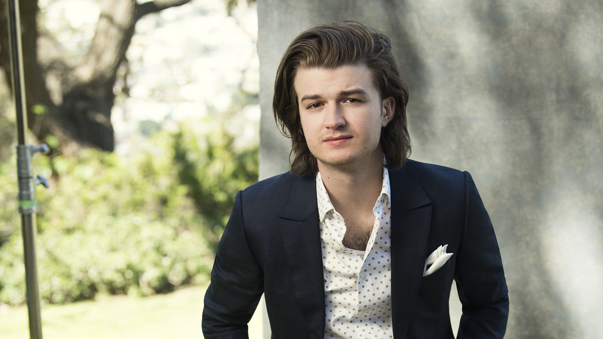 joe_keery_20180417_thr_emmys_0392_thumb